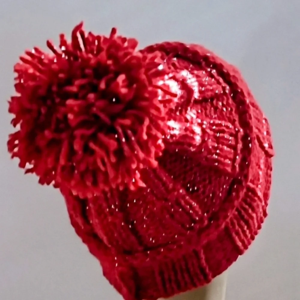 NWT Cashmere Blend Hand Knitted Cuff PomPom Beanie With A Little Bling.
